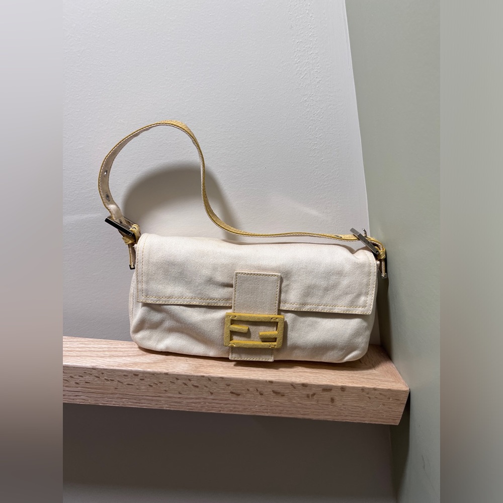 Auth🤍Vintage Fendi baguette. White/Beige.🐍Snakeskin - Picture 10 of 17